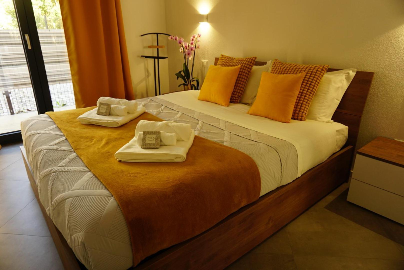 Elisa Apartments B - In Front Of The Walls Of Lucca Exteriör bild